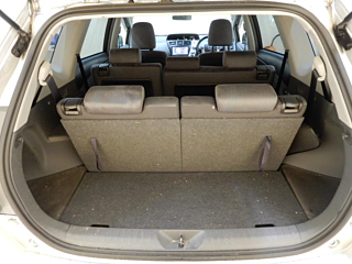 TOYOTA PRIUS ALPHA 2013