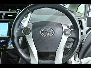 TOYOTA PRIUS ALPHA 2013