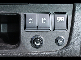 NISSAN SERENA 2013