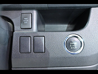 TOYOTA NOAH 2010