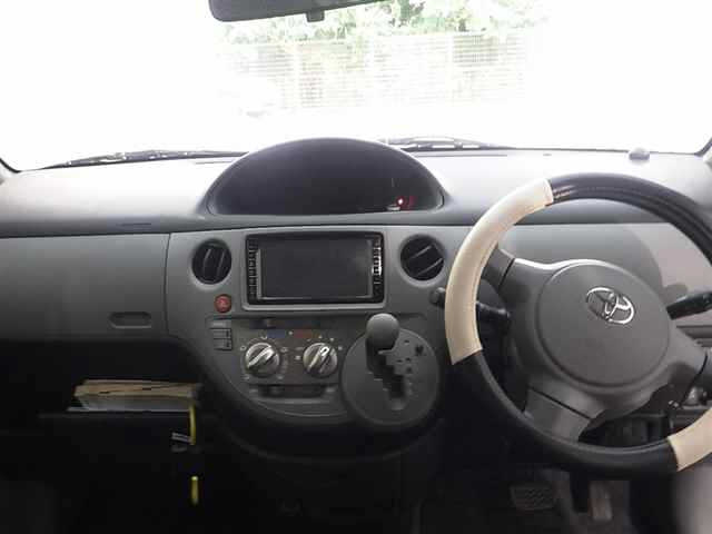 TOYOTA SIENTA 2009