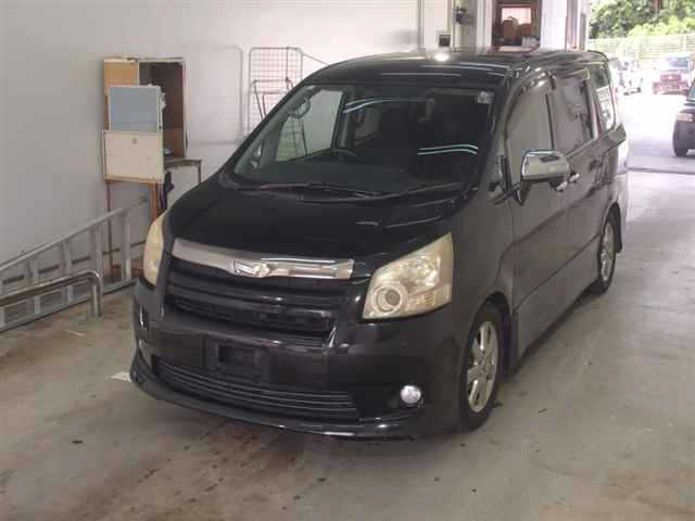 TOYOTA NOAH 2009