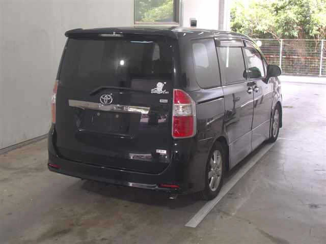 TOYOTA NOAH 2009