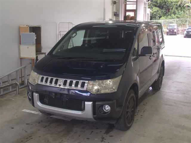 MITSUBISHI DELICA D5 2011