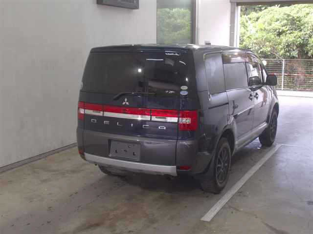 MITSUBISHI DELICA D5 2011