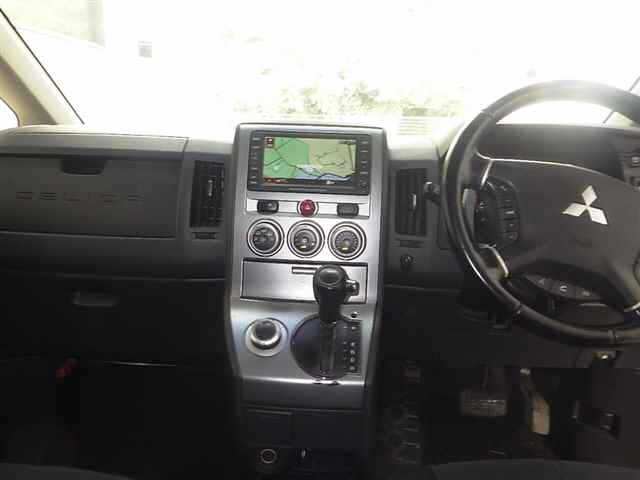 MITSUBISHI DELICA D5 2011