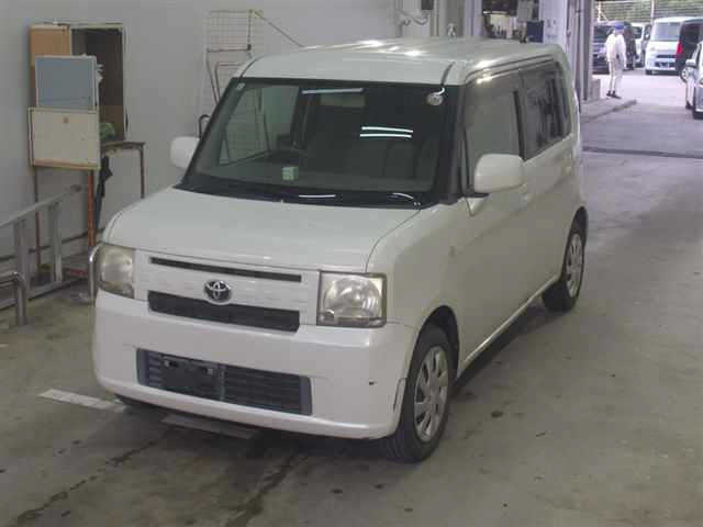 TOYOTA PIXIS SPACE 2012