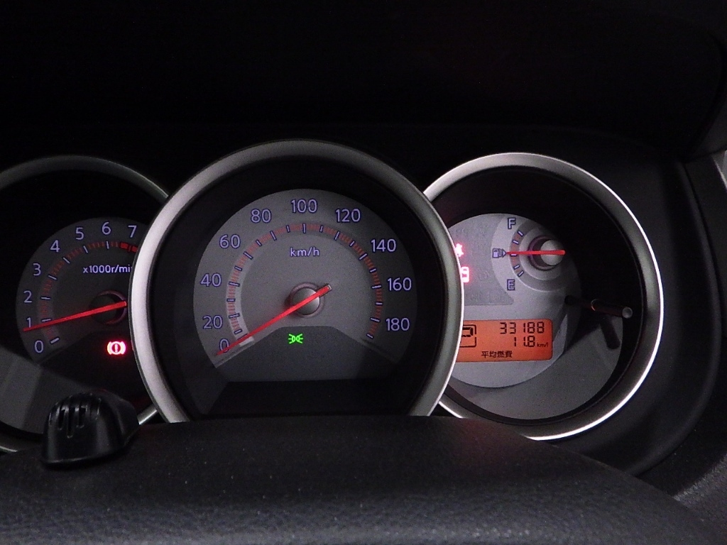 NISSAN TIIDA 2012