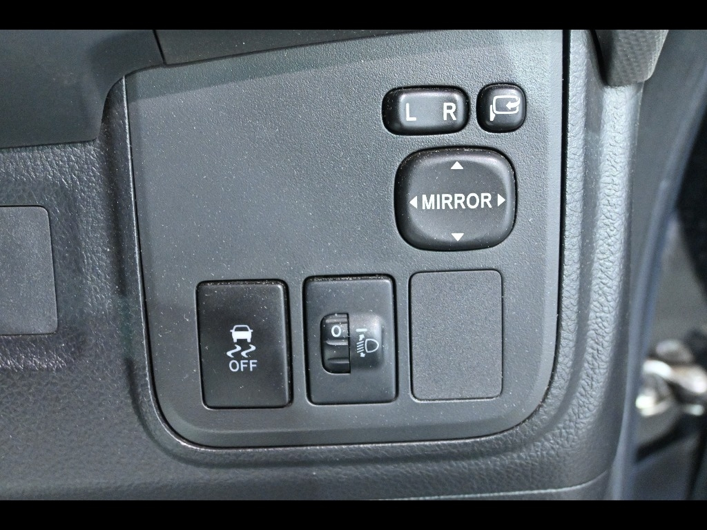TOYOTA WISH 2012
