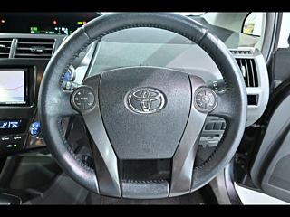 TOYOTA PRIUS ALPHA 2014