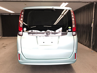 TOYOTA NOAH 2014