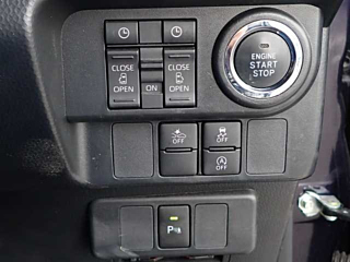TOYOTA ROOMY 2022