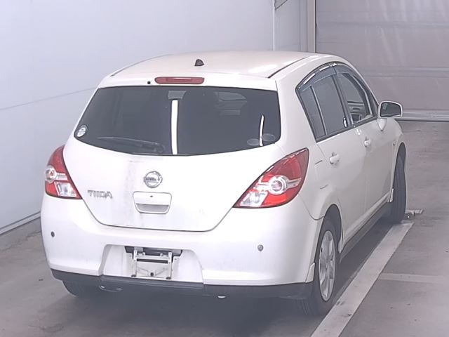 NISSAN TIIDA 2010