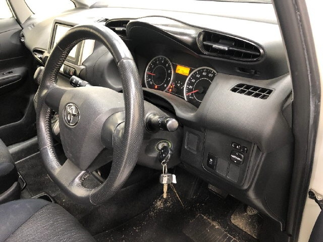 TOYOTA WISH 2011