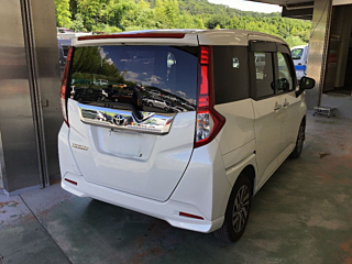 TOYOTA ROOMY 2017