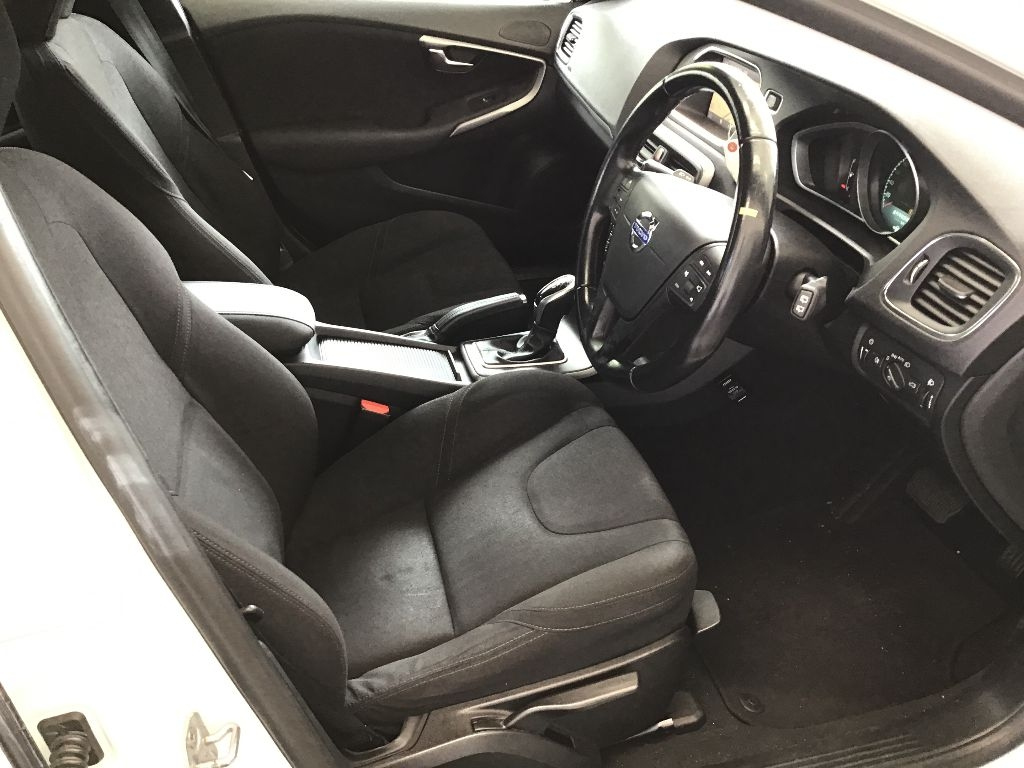 VOLVO V40 2014