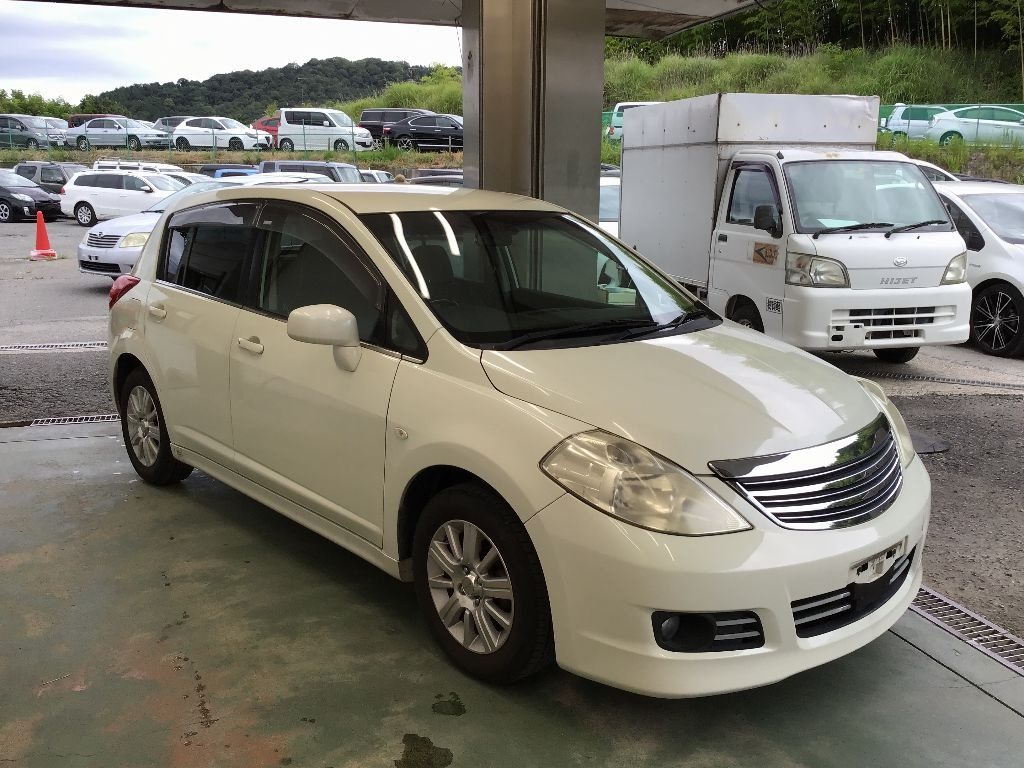 NISSAN TIIDA 2010