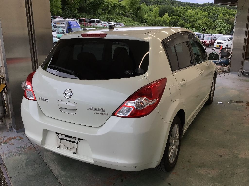 NISSAN TIIDA 2010