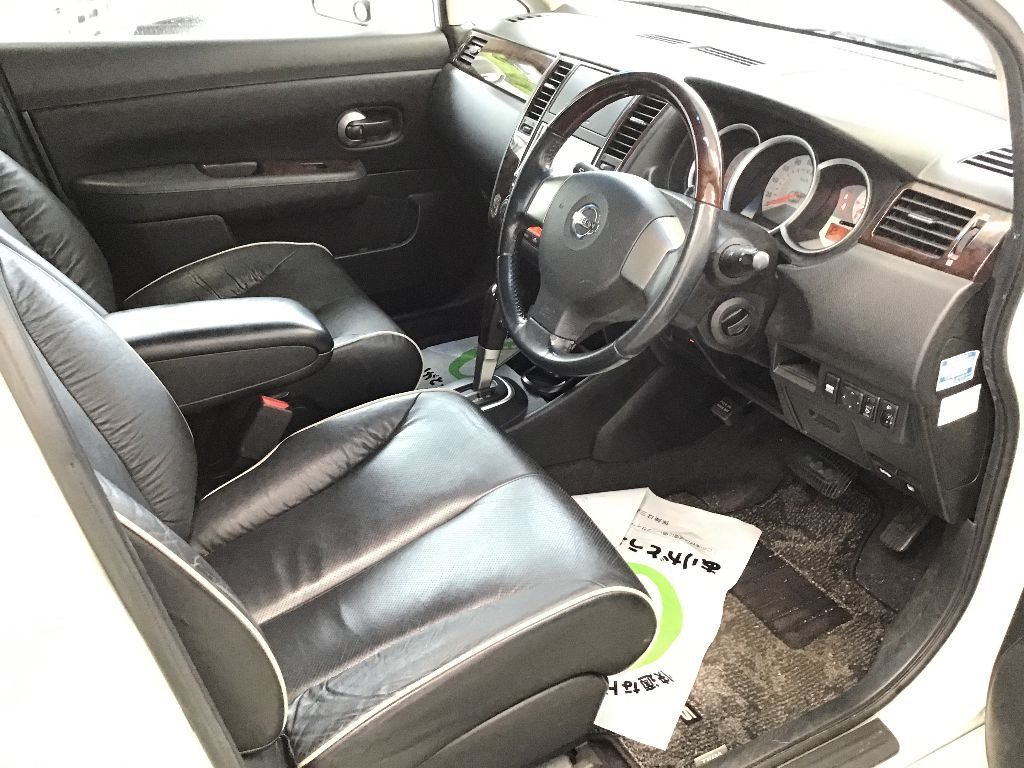 NISSAN TIIDA 2010
