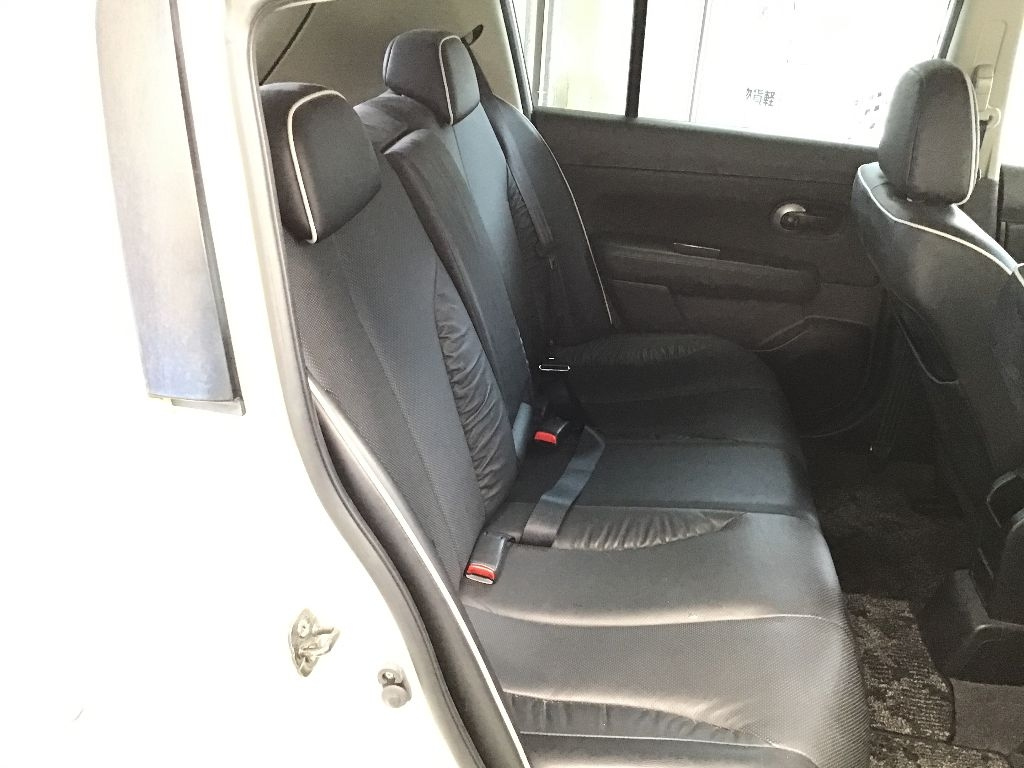NISSAN TIIDA 2010