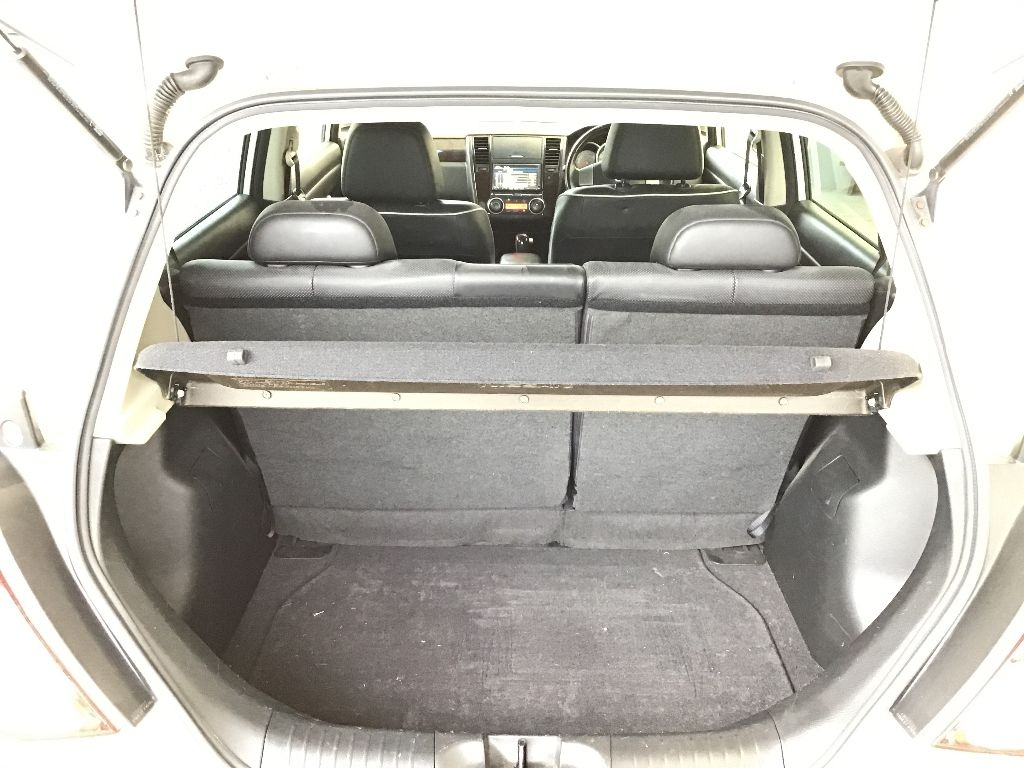 NISSAN TIIDA 2010