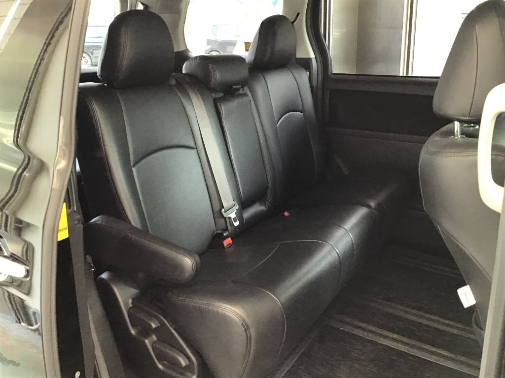 TOYOTA VELLFIRE 2010