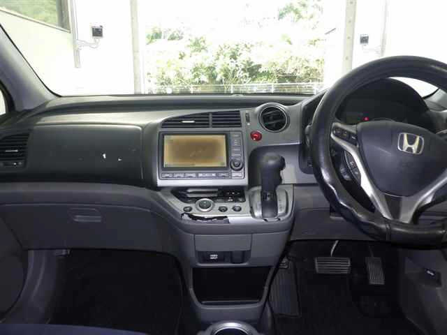 HONDA STREAM 2010