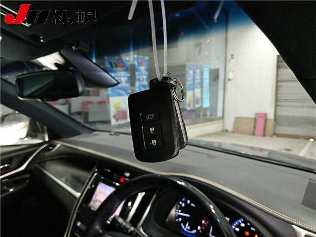 TOYOTA HARRIER 2019