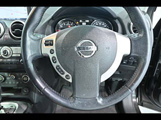 NISSAN DUALIS 2011