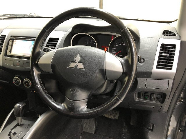 MITSUBISHI OUTLANDER 2011