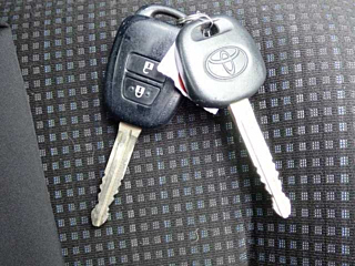 TOYOTA VITZ 2018