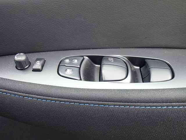 NISSAN LEAF 2018