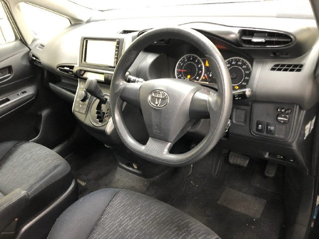 TOYOTA WISH 2010
