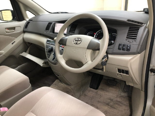 TOYOTA ISIS 2008