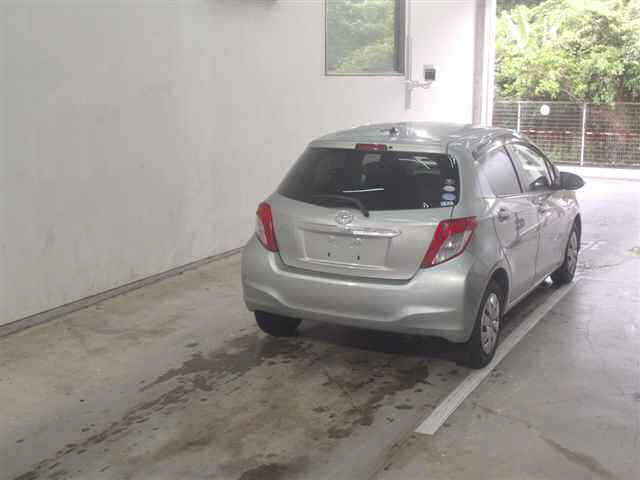 TOYOTA VITZ 2011