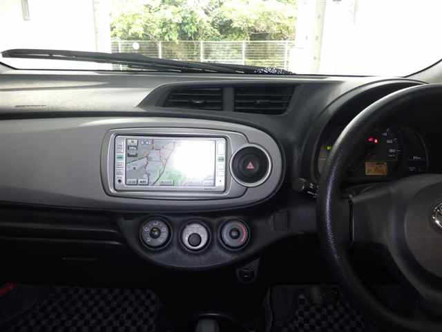 TOYOTA VITZ 2011