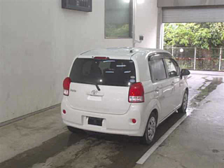 TOYOTA PORTE 2016