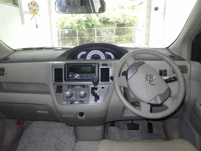 TOYOTA RAUM 2008