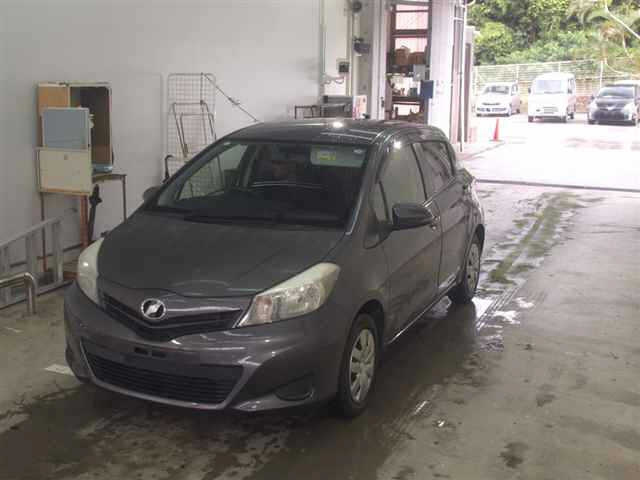 TOYOTA VITZ 2013