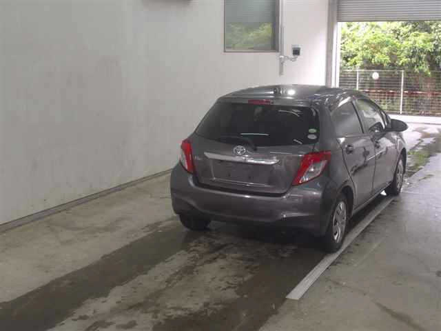 TOYOTA VITZ 2013