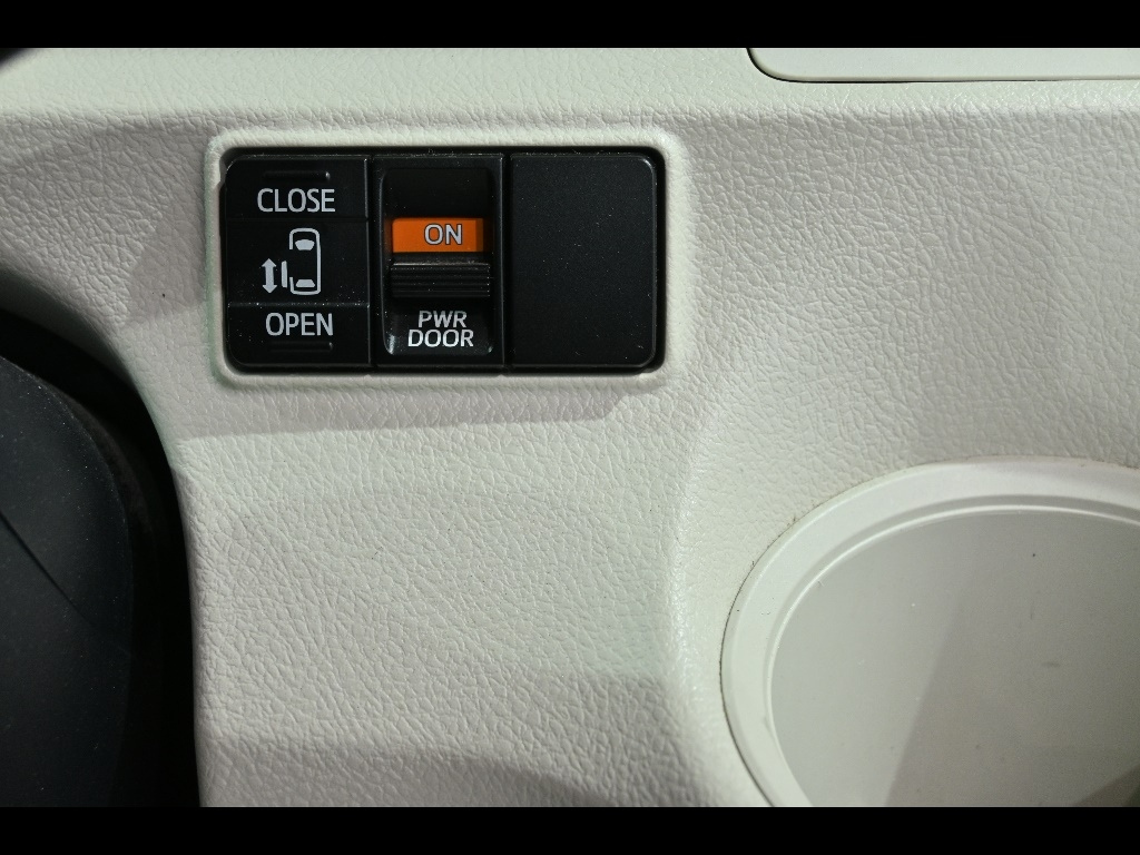 TOYOTA SIENTA 2015