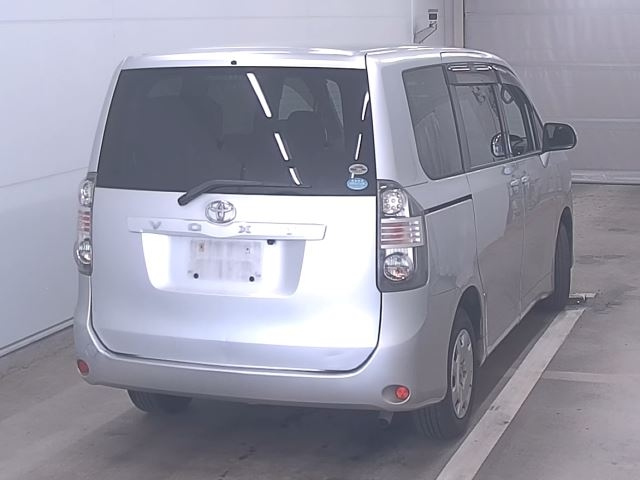 TOYOTA VOXY 2010