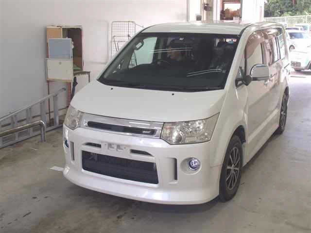 MITSUBISHI DELICA D5 2011