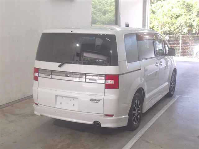 MITSUBISHI DELICA D5 2011