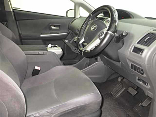 TOYOTA PRIUS ALPHA 2011