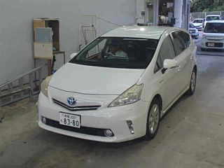 TOYOTA PRIUS ALPHA 2011