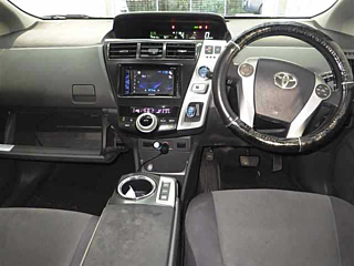 TOYOTA PRIUS ALPHA 2011