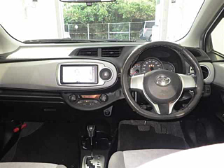 TOYOTA VITZ 2012