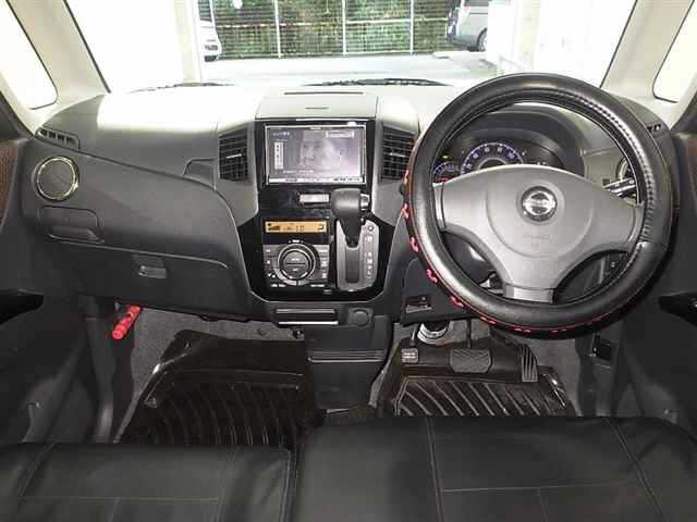 NISSAN ROOX 2010