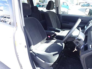 TOYOTA VOXY 2012